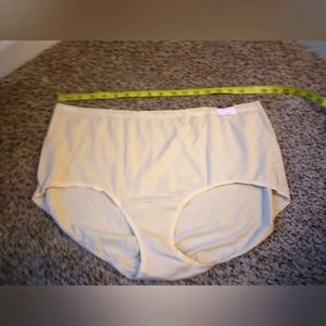 NWT Cacique Panties, Sz. 26/28, Beige/Cream